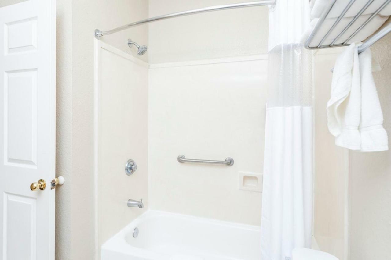 Regency Inn & Suites Biloxi Bagian luar foto